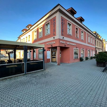 Hotel Maxi Угерське Градіште Екстер'єр фото